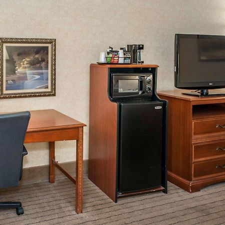 Quality Inn Castleton Buitenkant foto