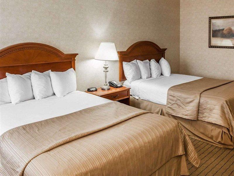 Quality Inn Castleton Buitenkant foto