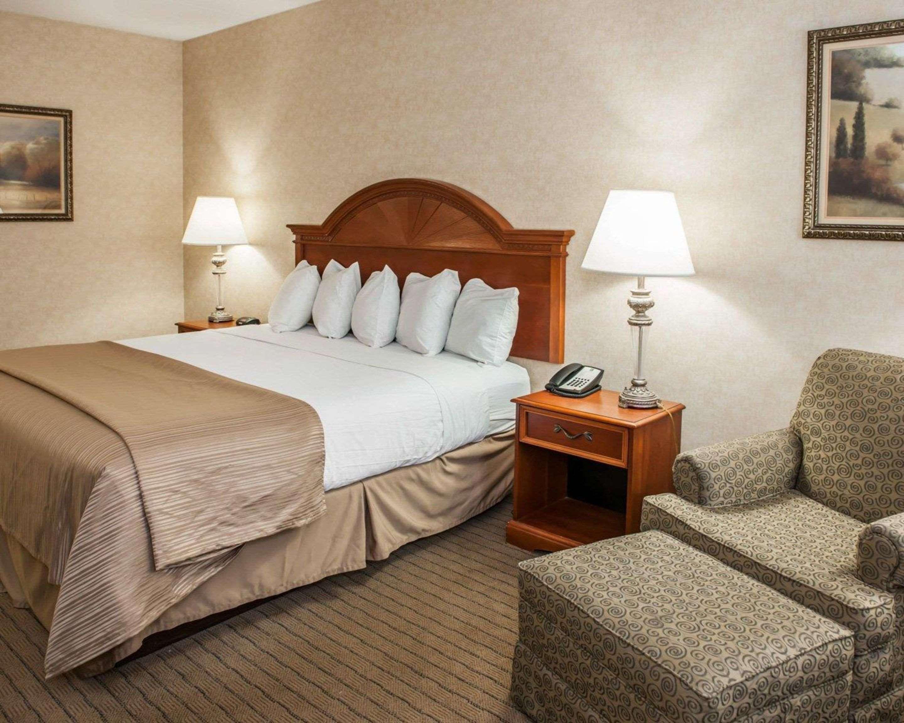 Quality Inn Castleton Buitenkant foto