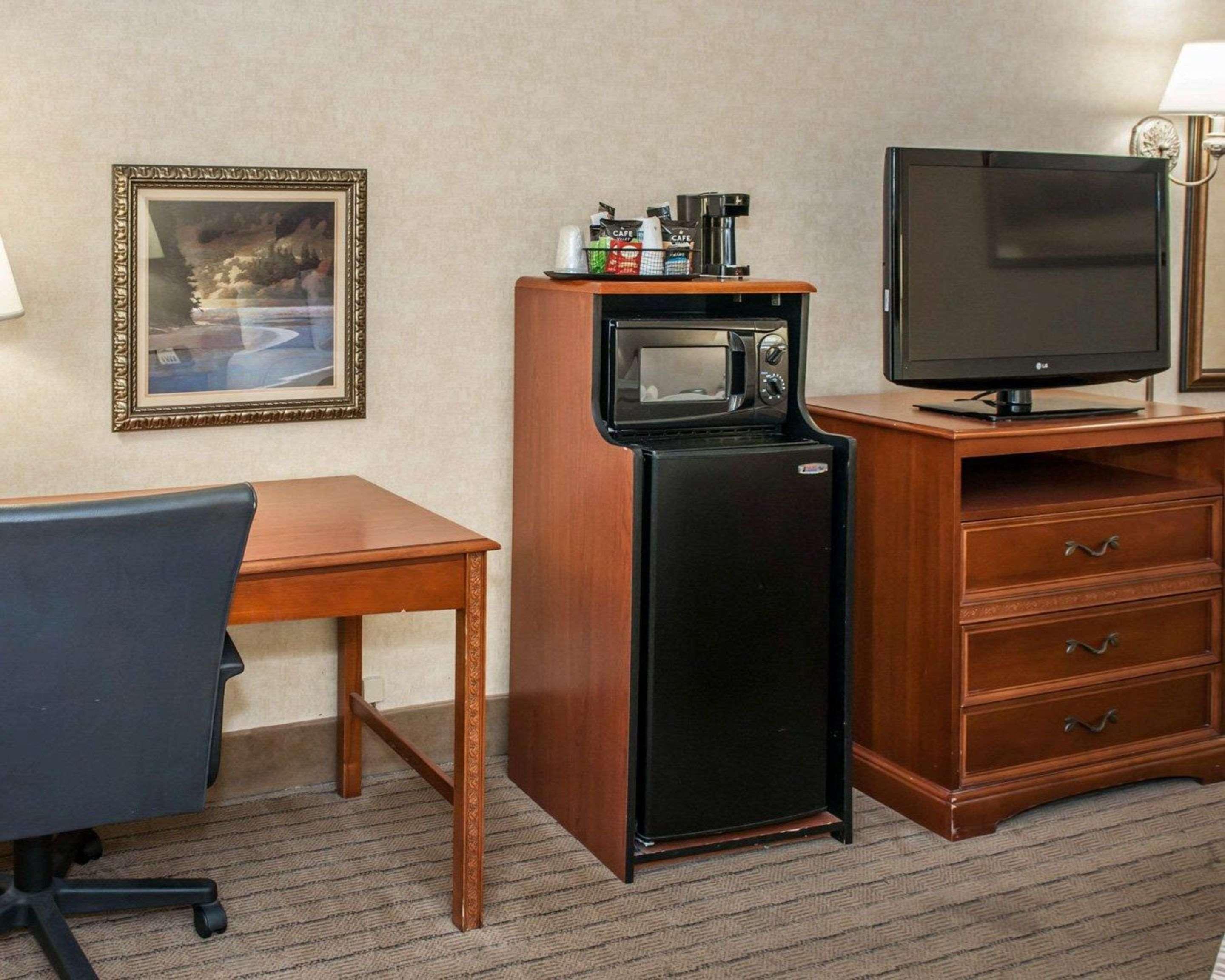 Quality Inn Castleton Buitenkant foto