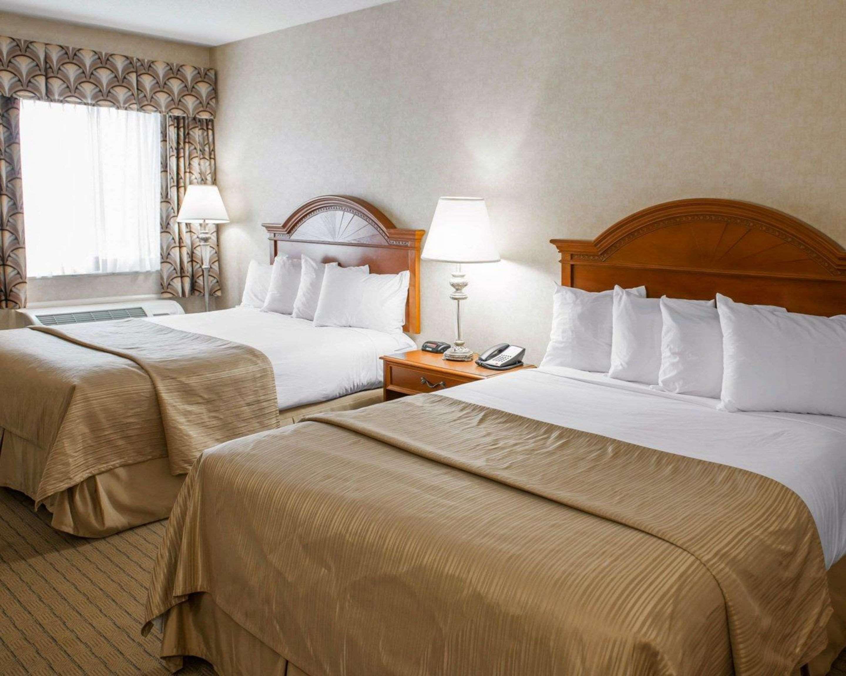 Quality Inn Castleton Buitenkant foto