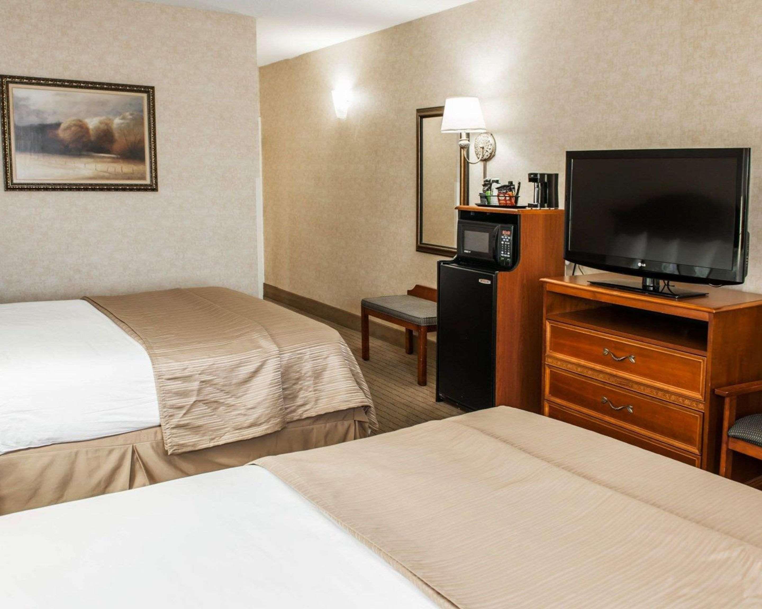 Quality Inn Castleton Buitenkant foto