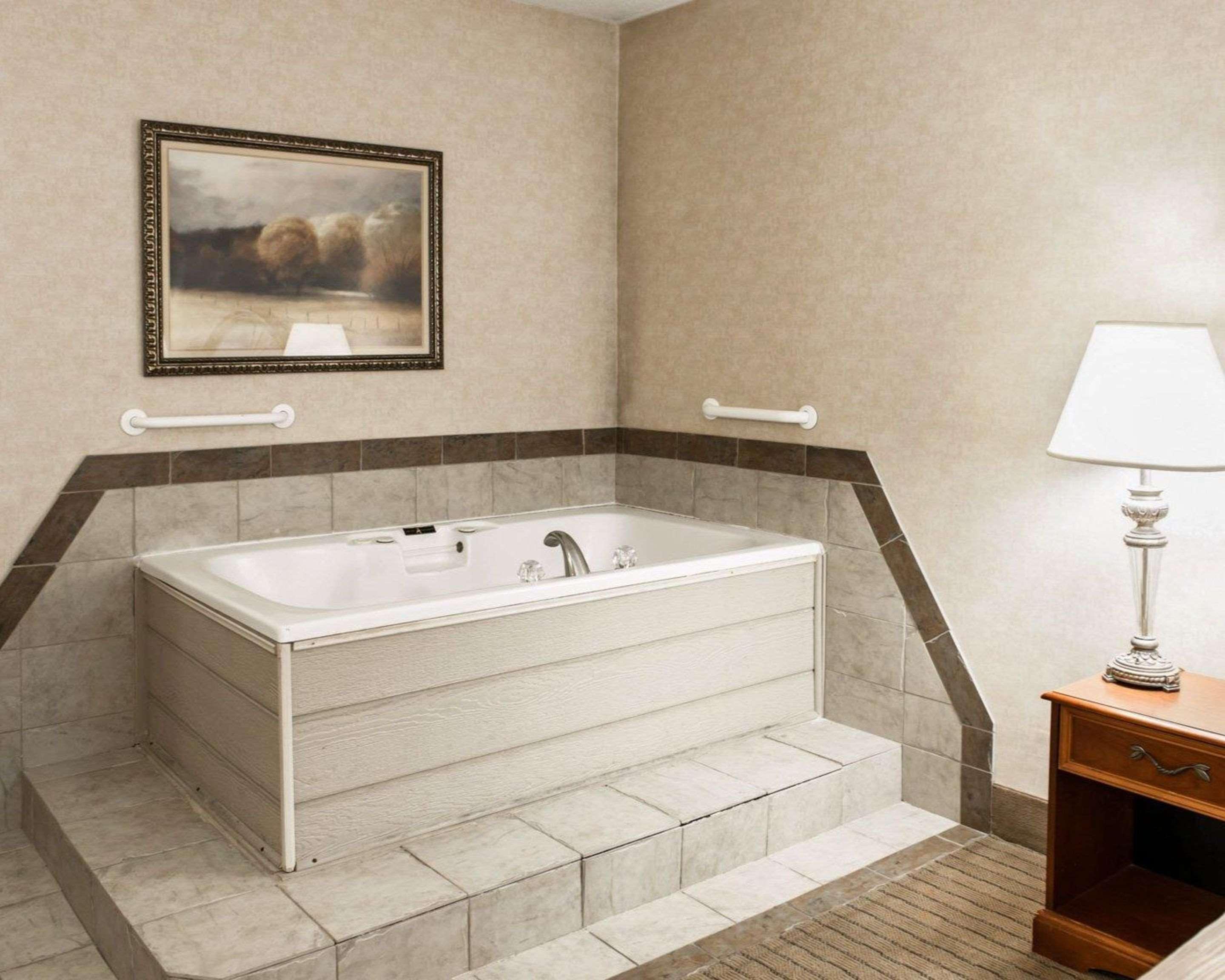 Quality Inn Castleton Buitenkant foto