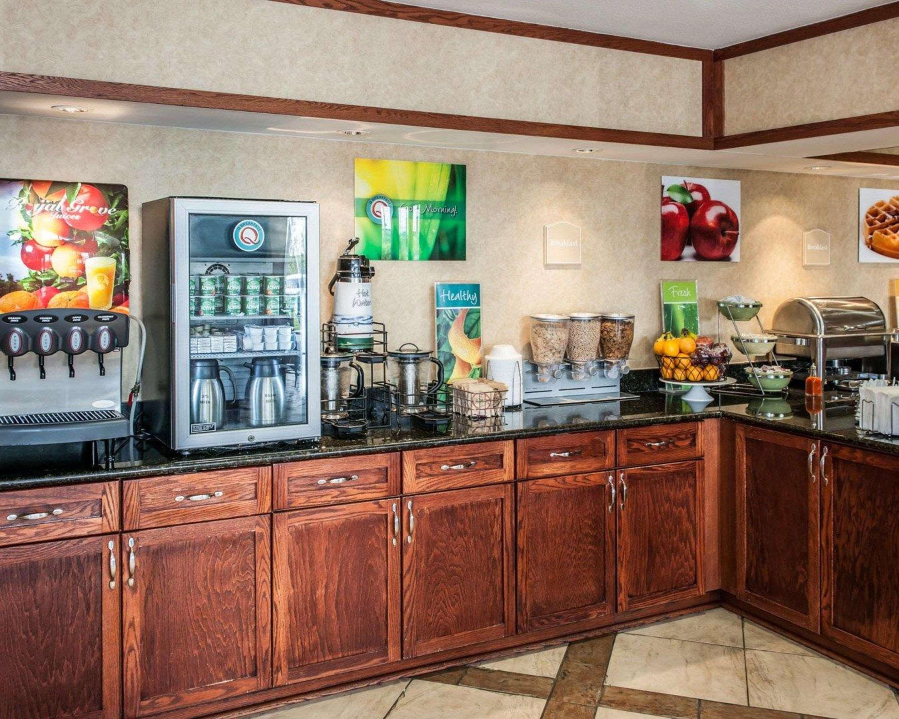 Quality Inn Castleton Buitenkant foto