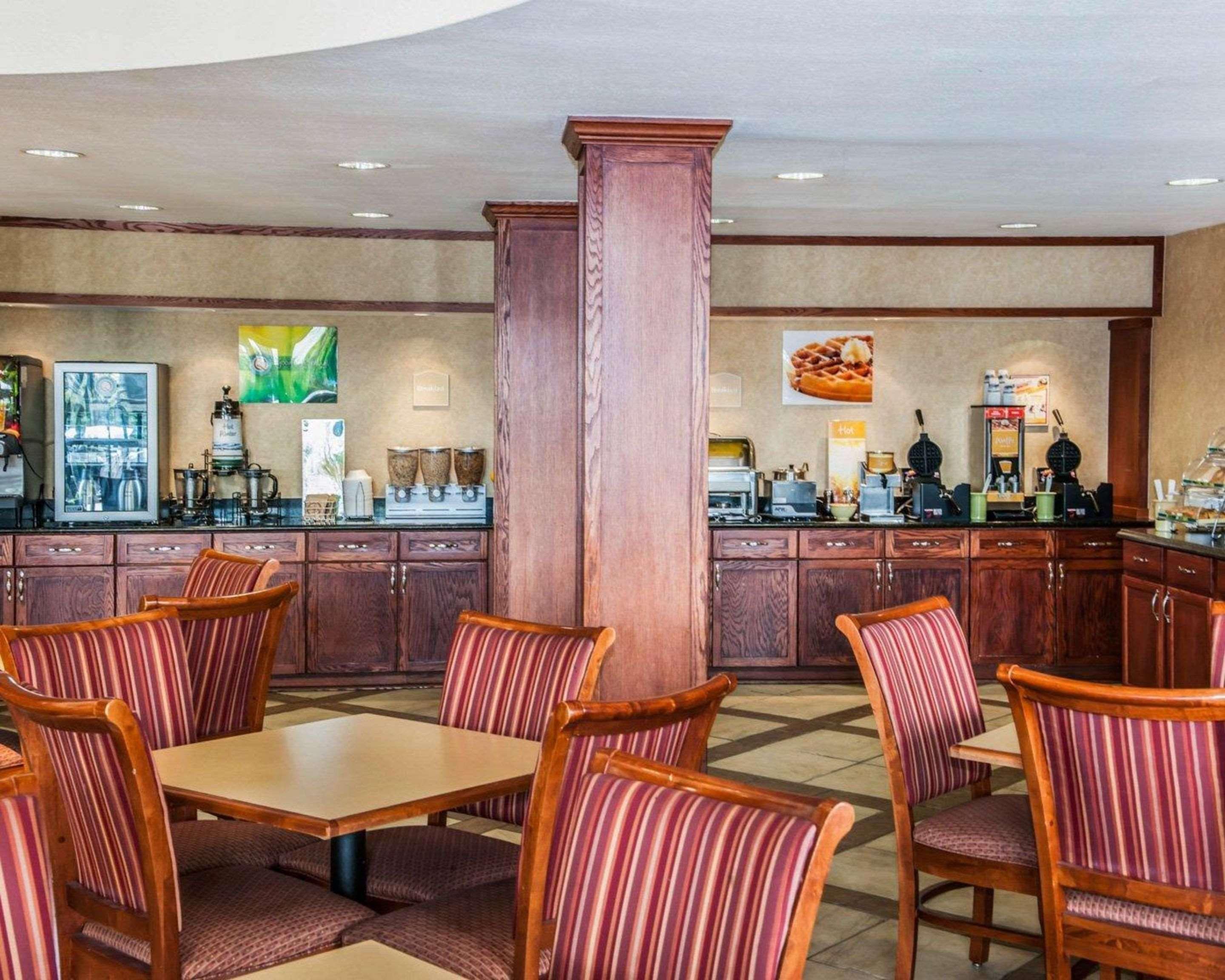 Quality Inn Castleton Buitenkant foto