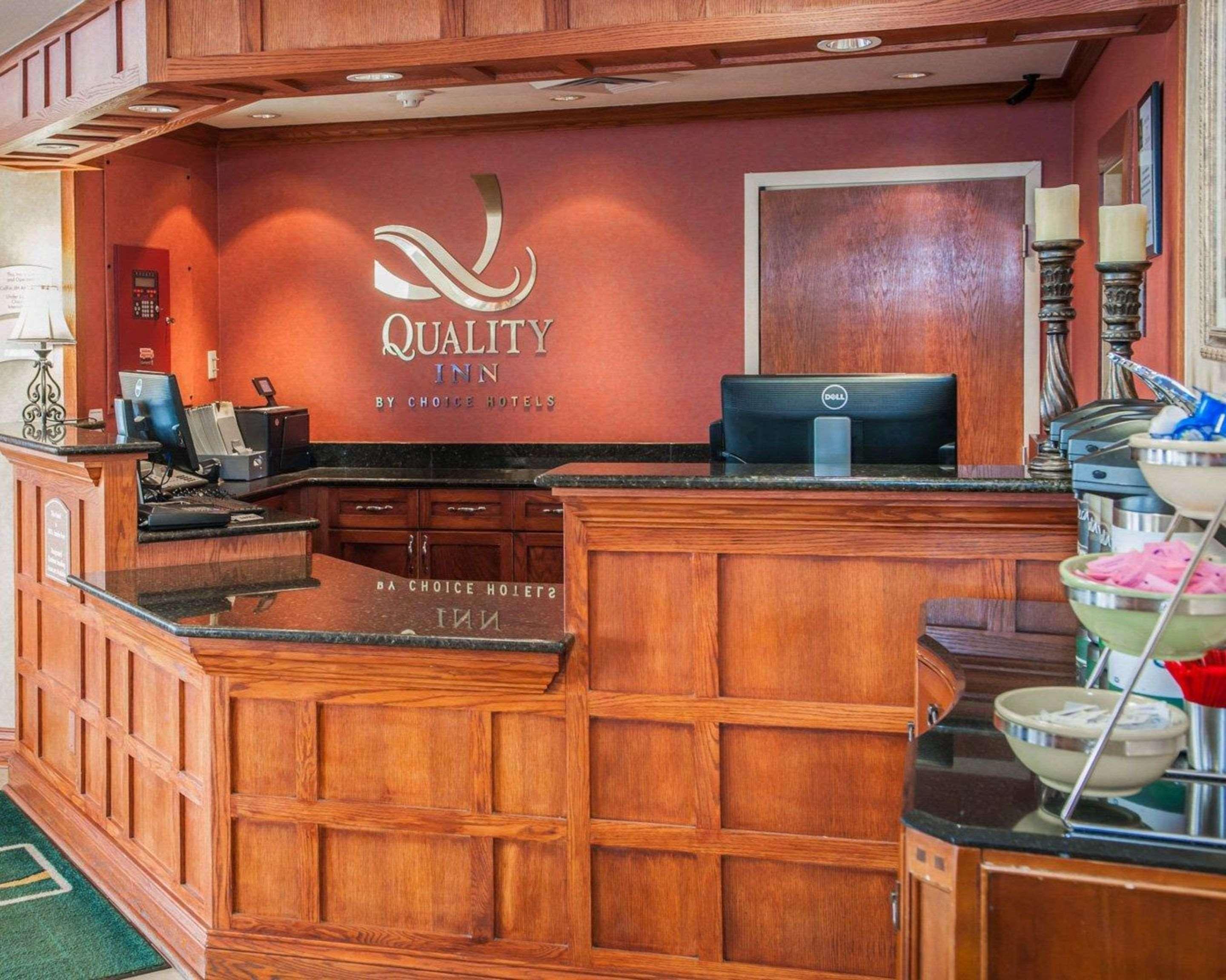 Quality Inn Castleton Buitenkant foto