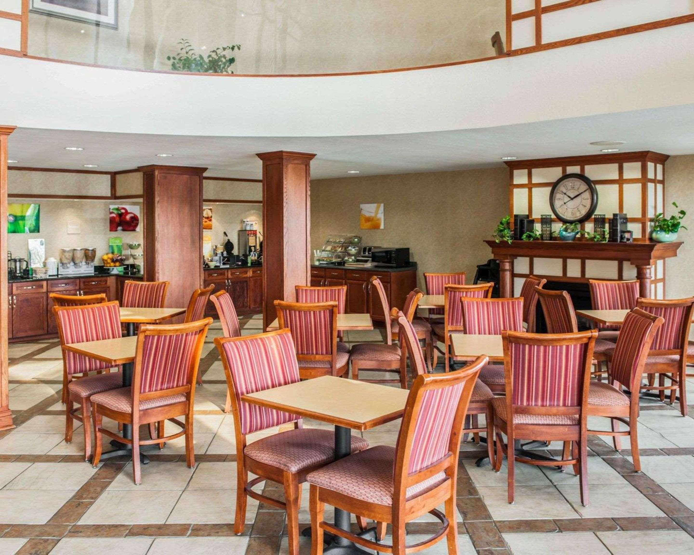 Quality Inn Castleton Buitenkant foto