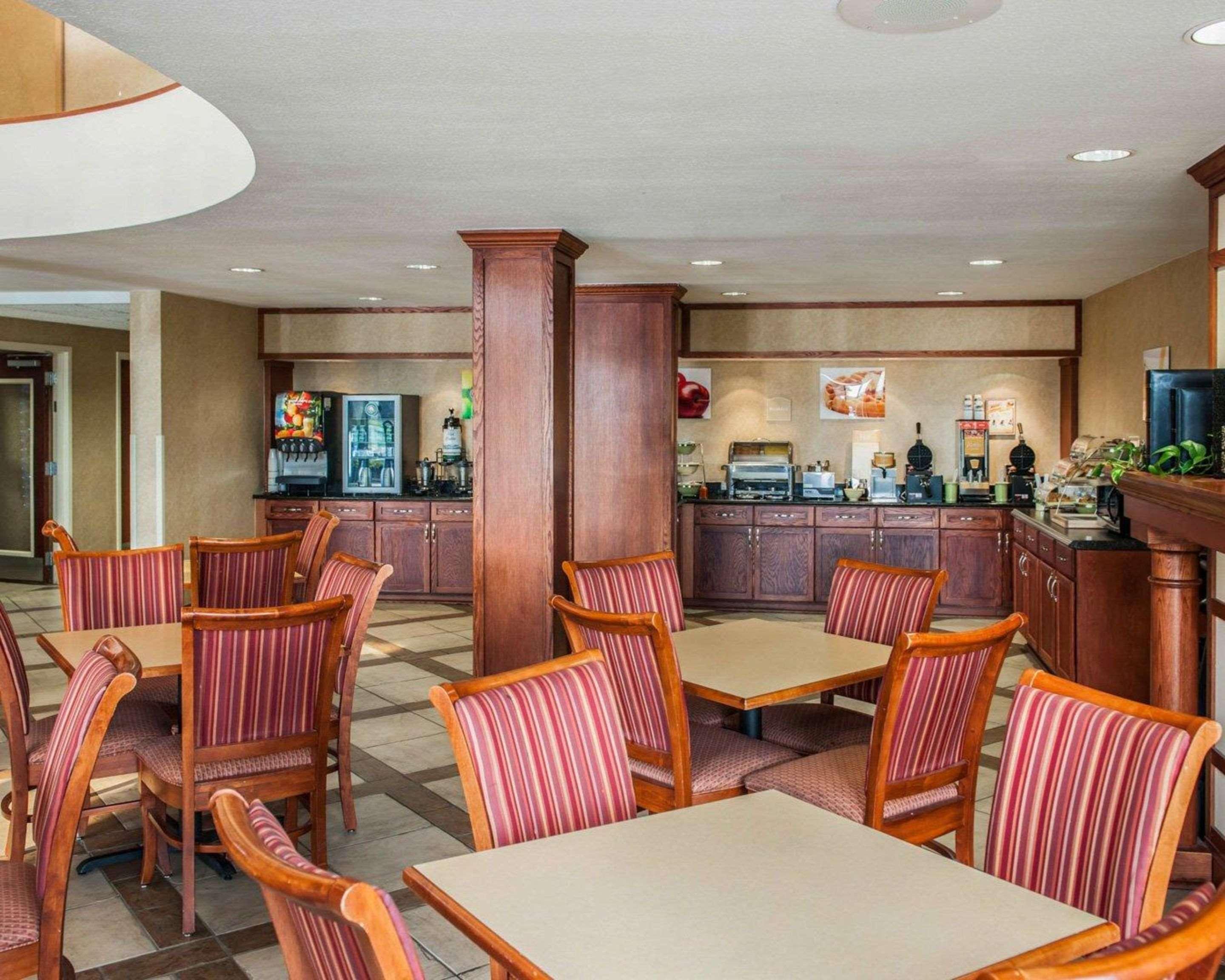 Quality Inn Castleton Buitenkant foto