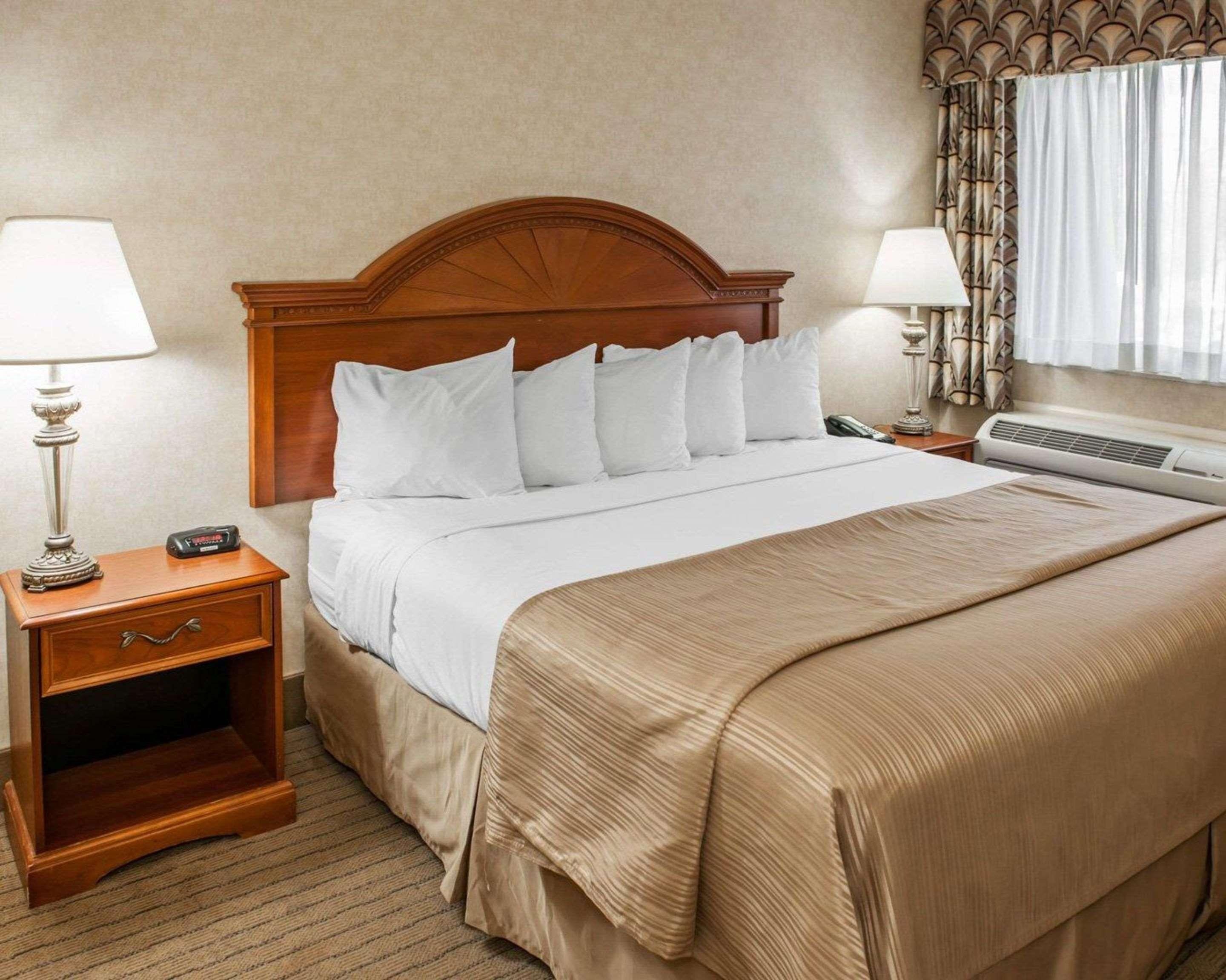Quality Inn Castleton Buitenkant foto