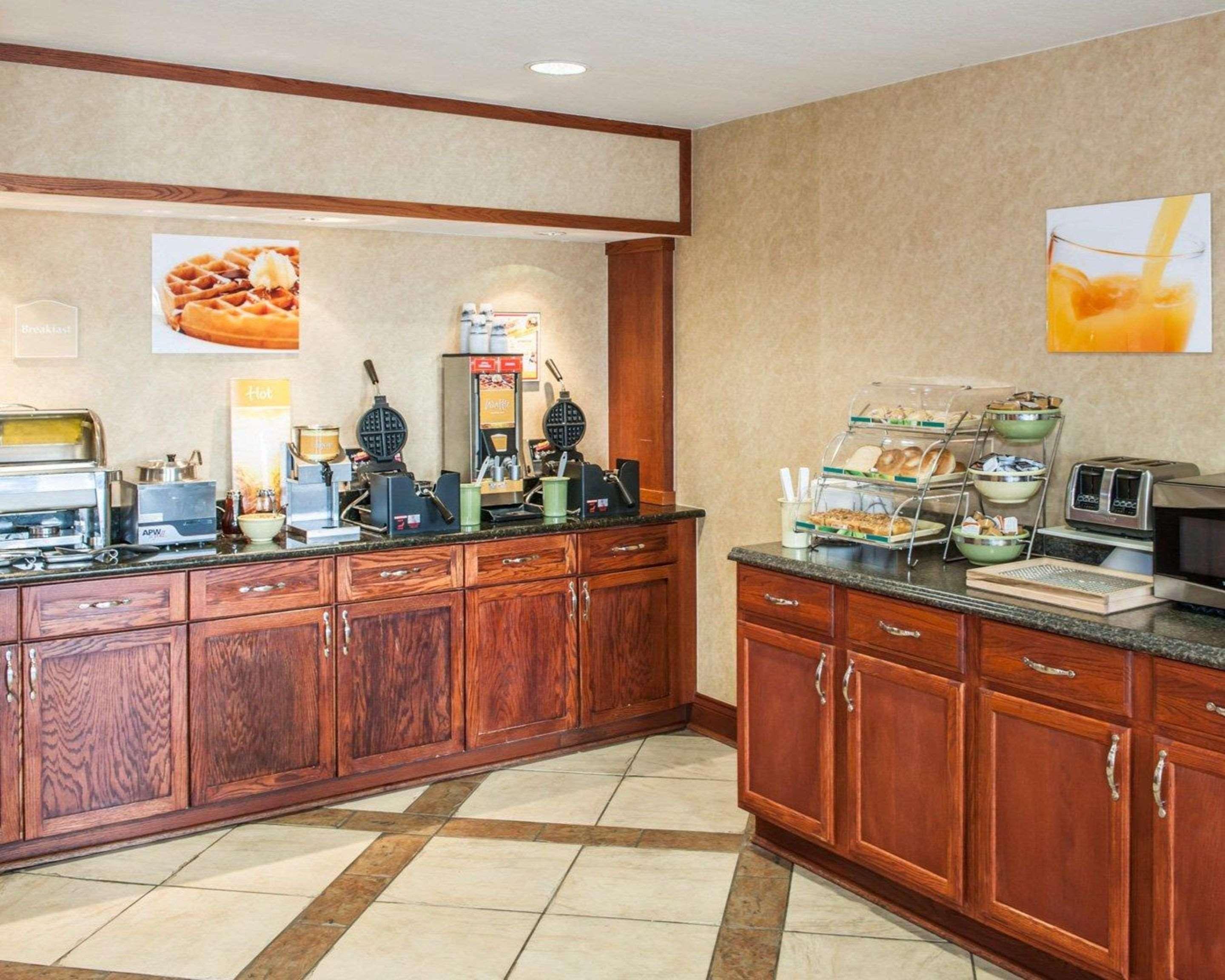 Quality Inn Castleton Buitenkant foto