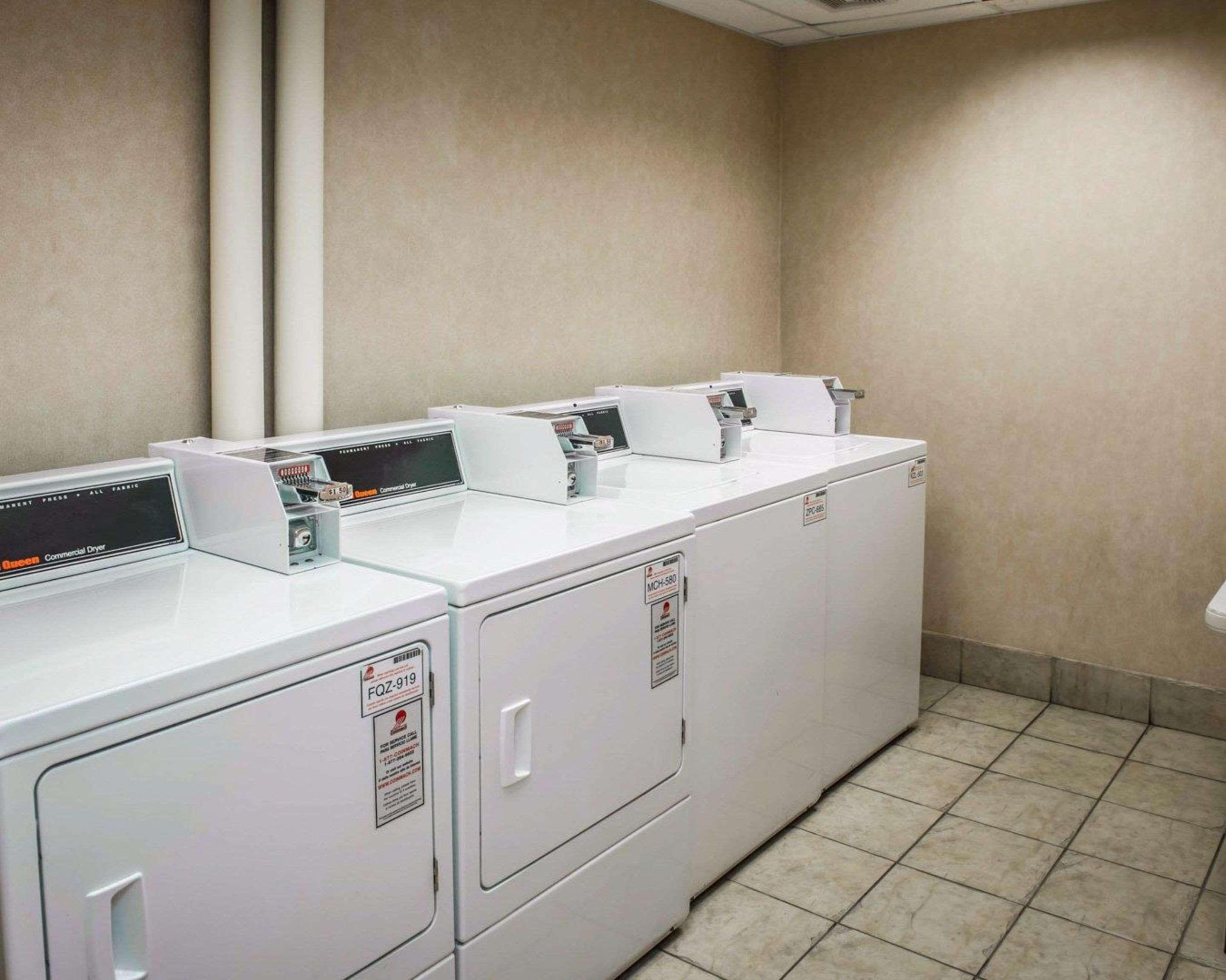 Quality Inn Castleton Buitenkant foto