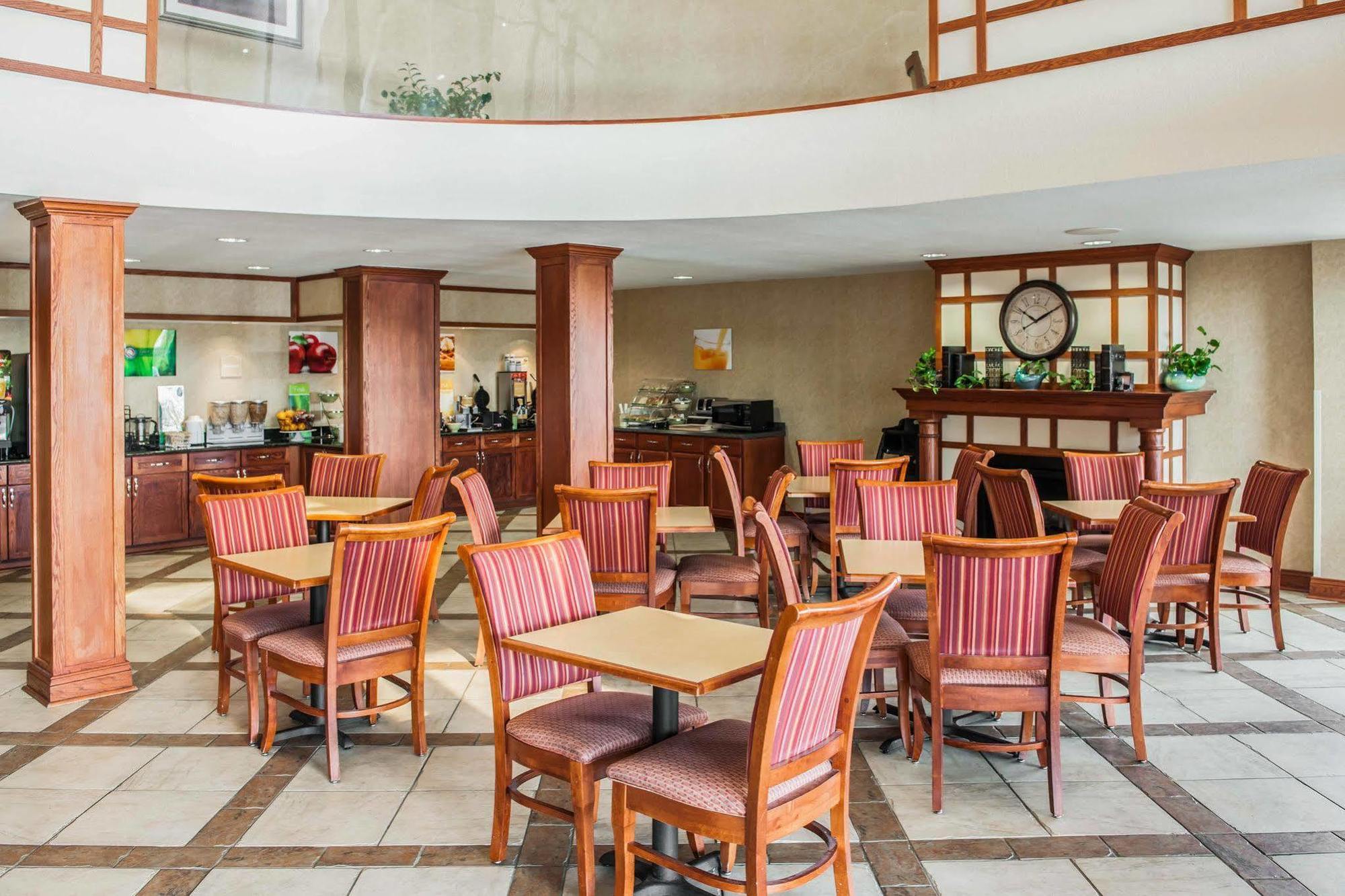 Quality Inn Castleton Buitenkant foto
