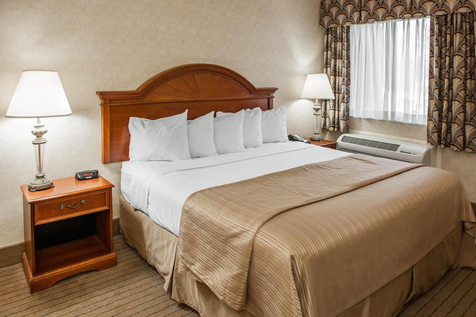 Quality Inn Castleton Buitenkant foto