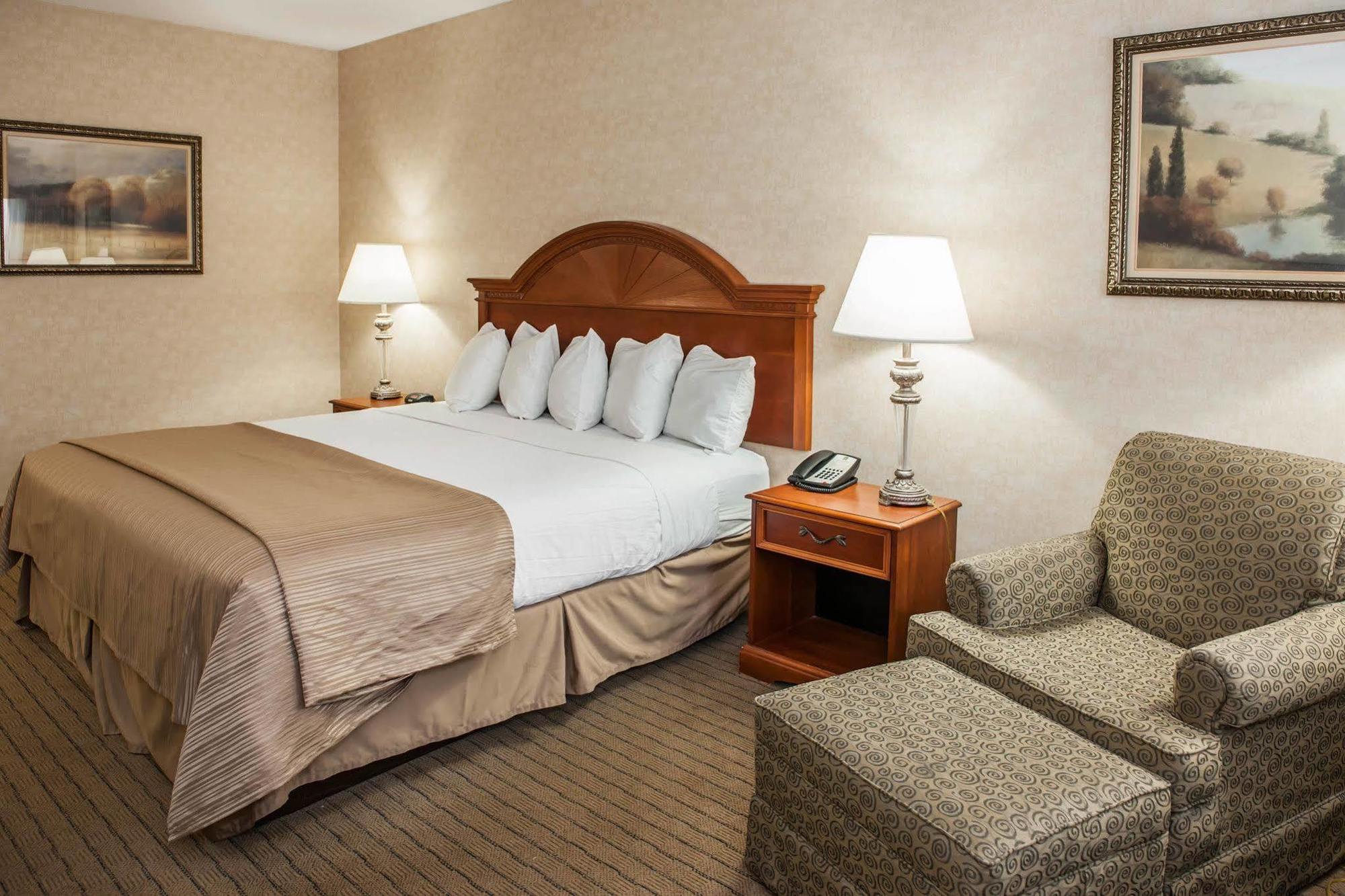 Quality Inn Castleton Buitenkant foto