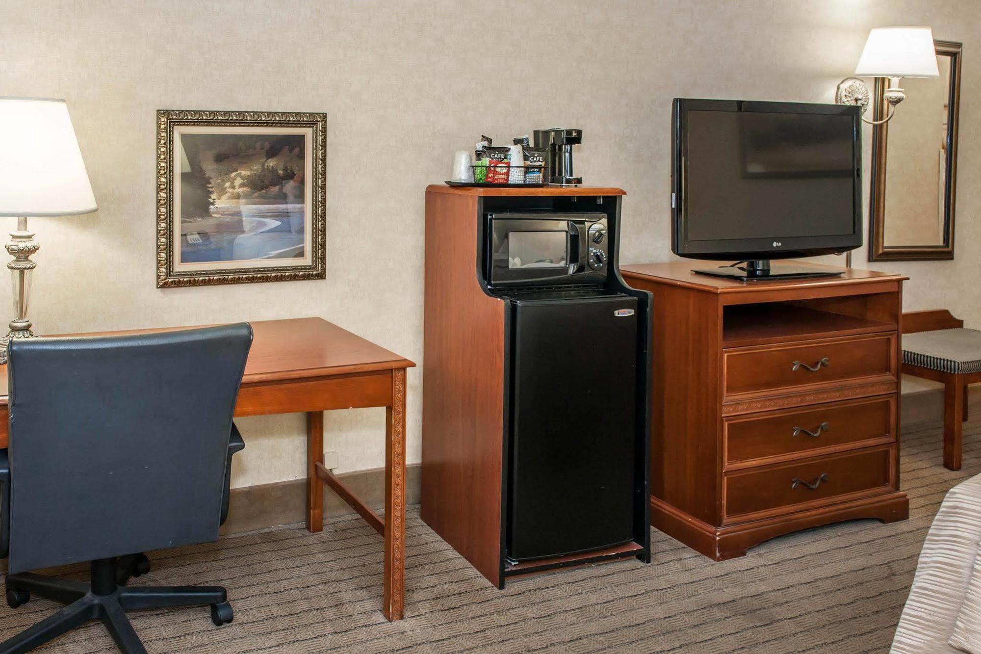 Quality Inn Castleton Buitenkant foto