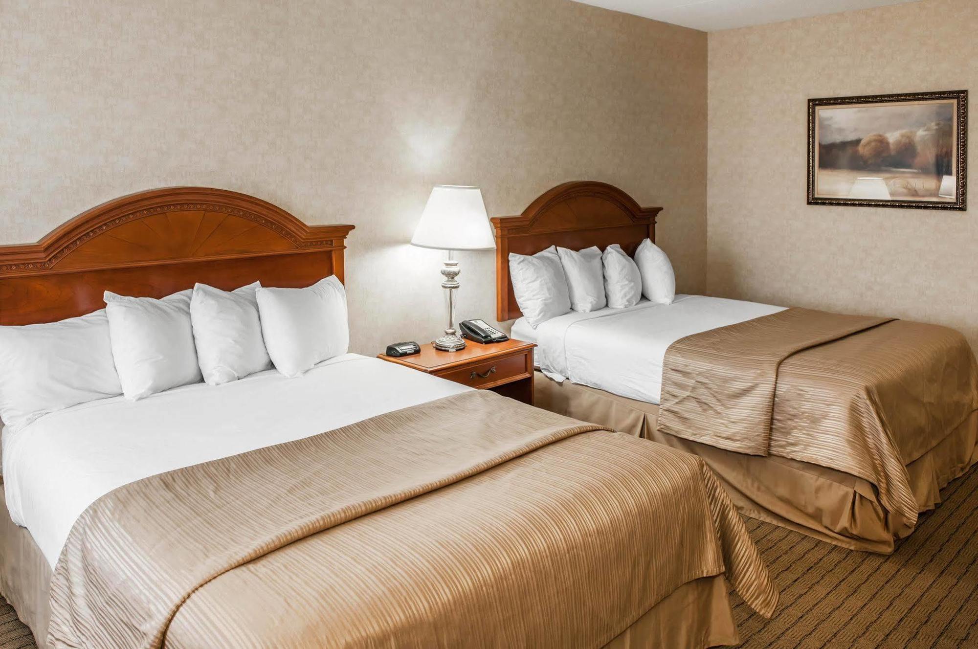 Quality Inn Castleton Buitenkant foto