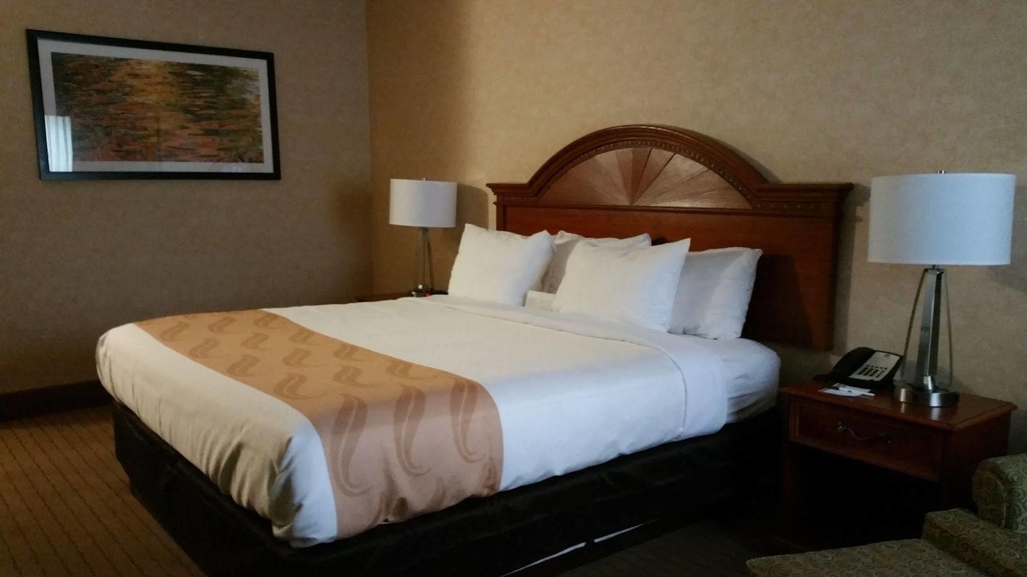Quality Inn Castleton Buitenkant foto