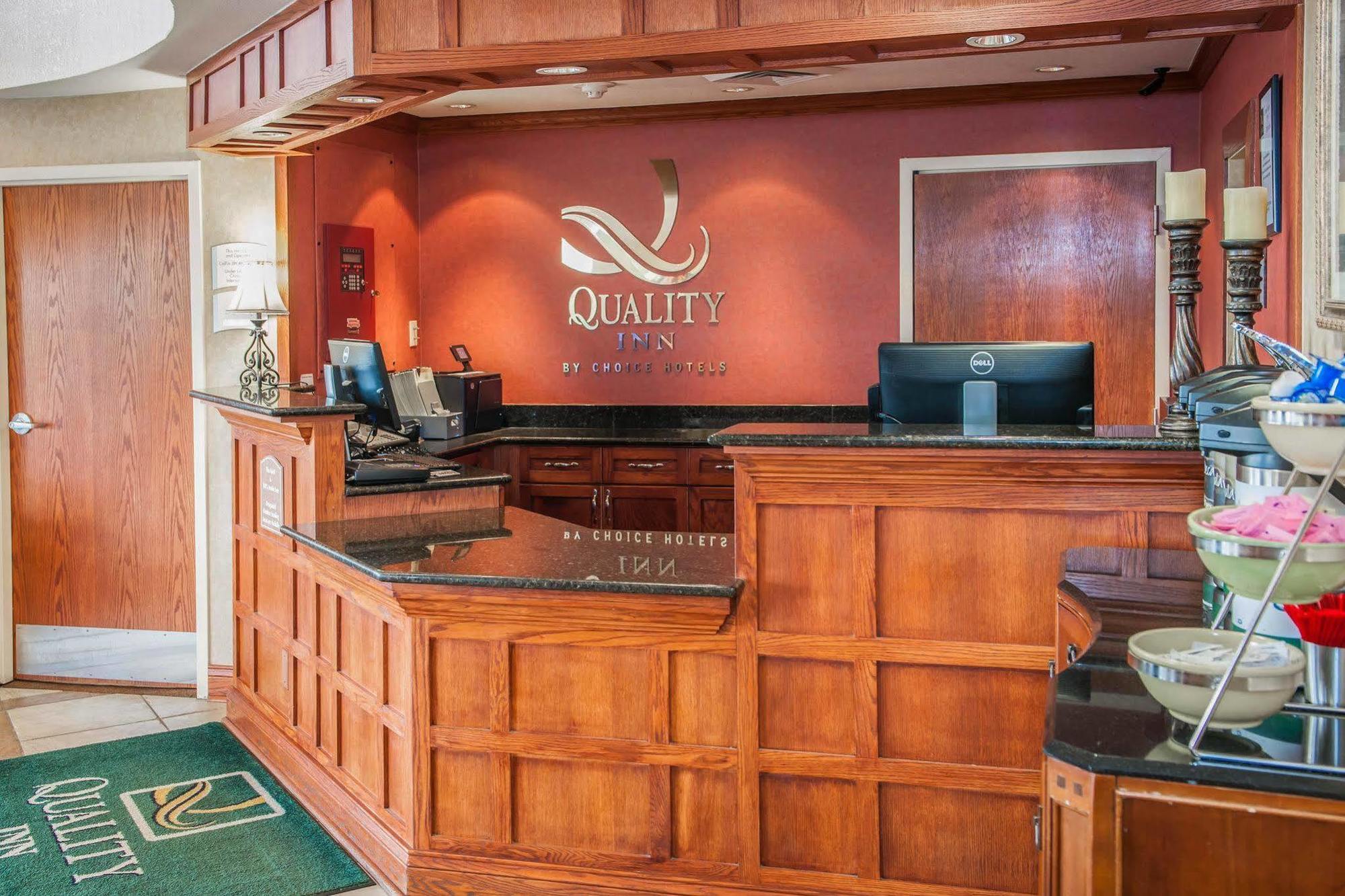 Quality Inn Castleton Buitenkant foto