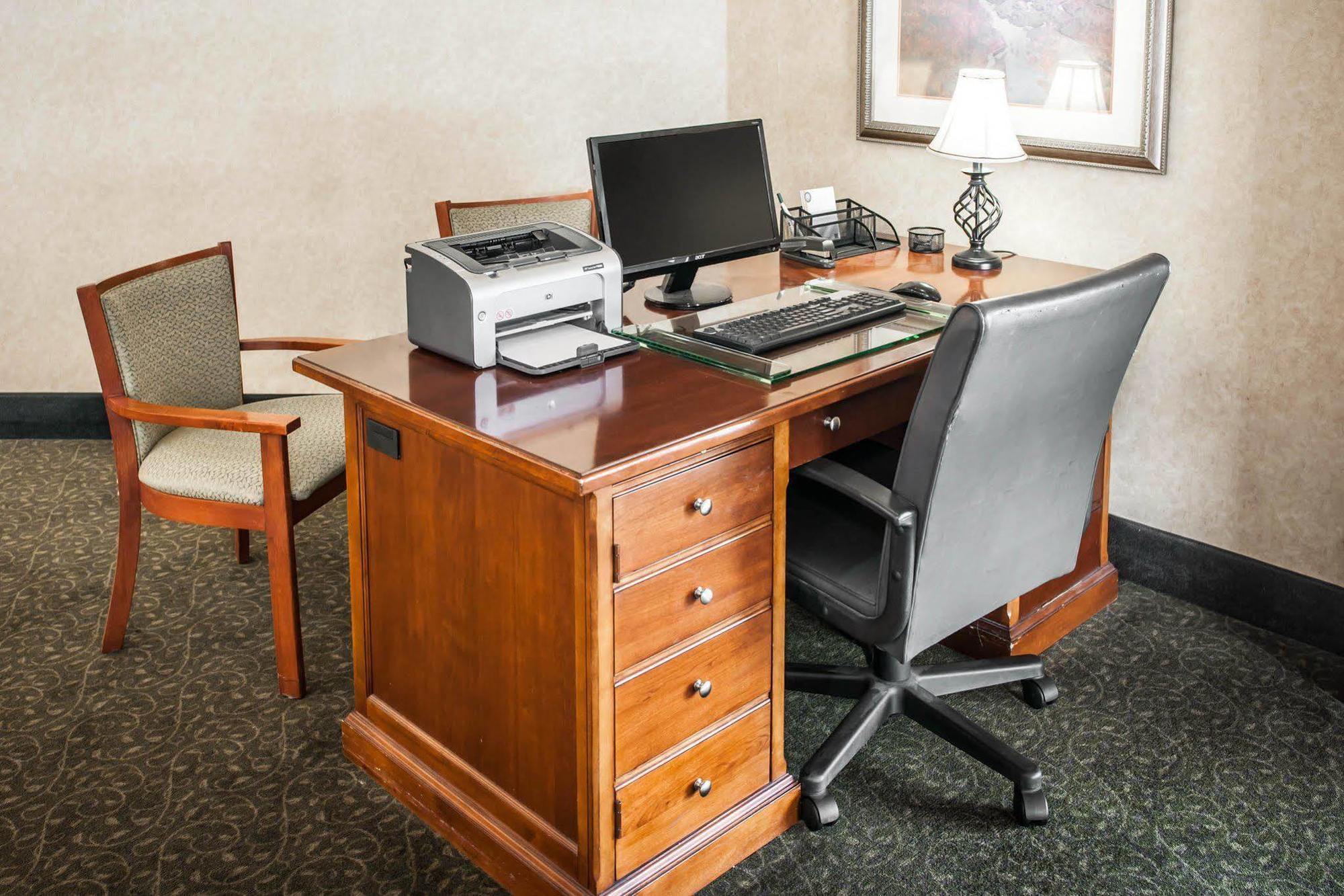 Quality Inn Castleton Buitenkant foto