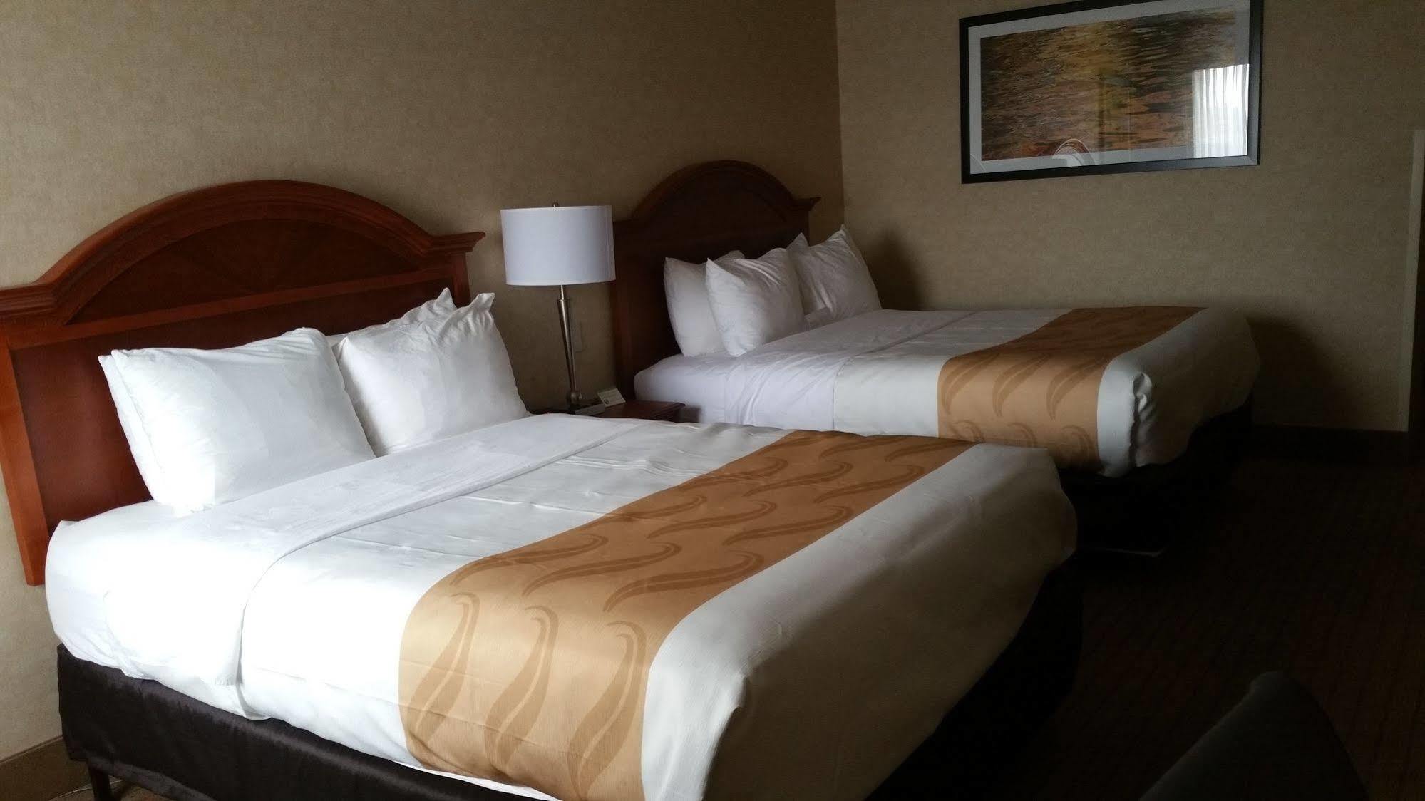 Quality Inn Castleton Buitenkant foto