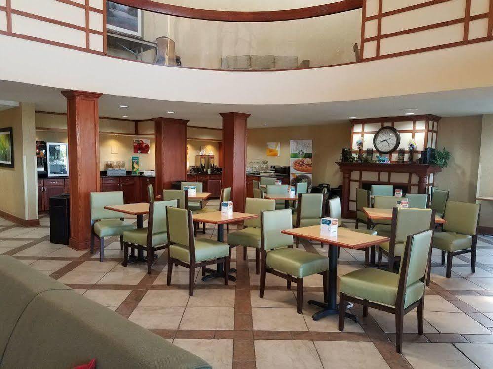 Quality Inn Castleton Buitenkant foto